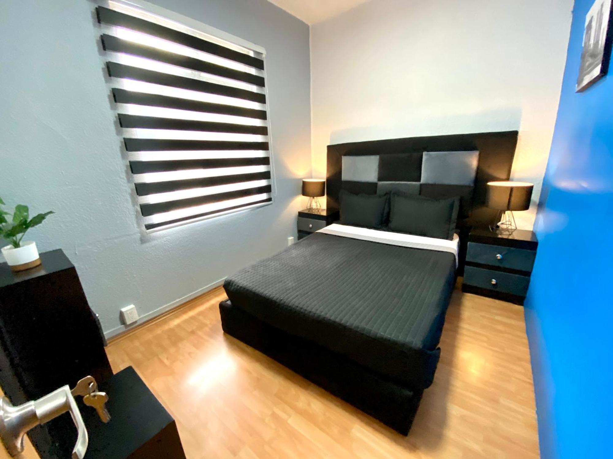 Roomies Hostel - World Trade Center เม็กซิโกซิตี้ ภายนอก รูปภาพ