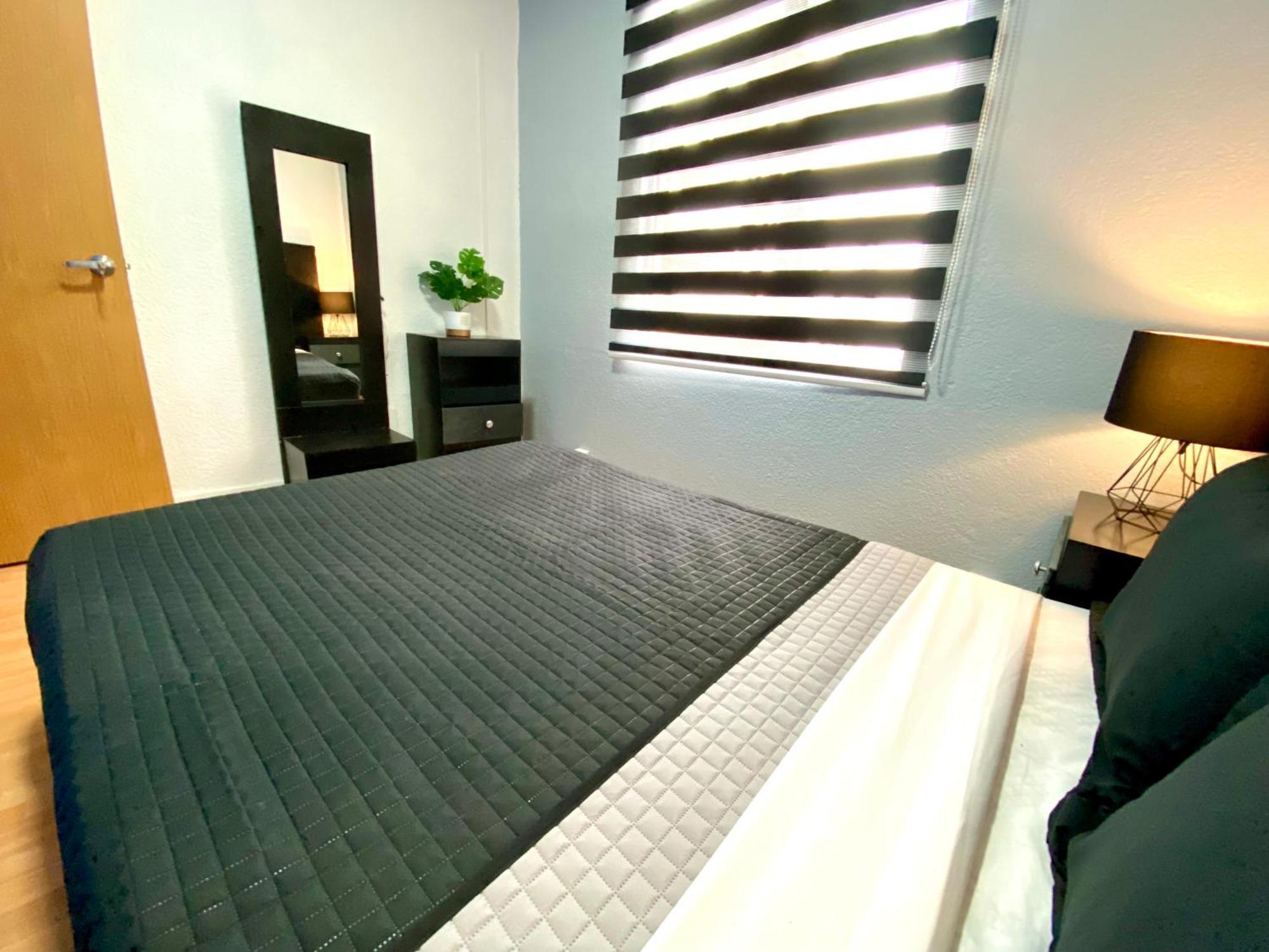 Roomies Hostel - World Trade Center เม็กซิโกซิตี้ ภายนอก รูปภาพ